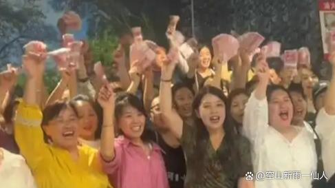 股王配资 快讯！山西老板投资黄金大赚豪撒913万奖励2040名员工