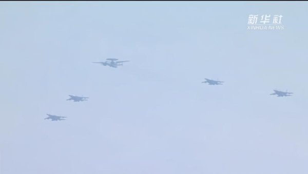 同花配 空警-600首次亮相九三阅兵，是航空母舰的空中“千里眼”